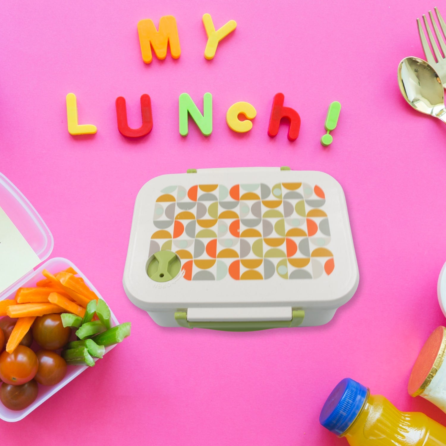 Leak-proof lunch box with 3 compartments and spoon included