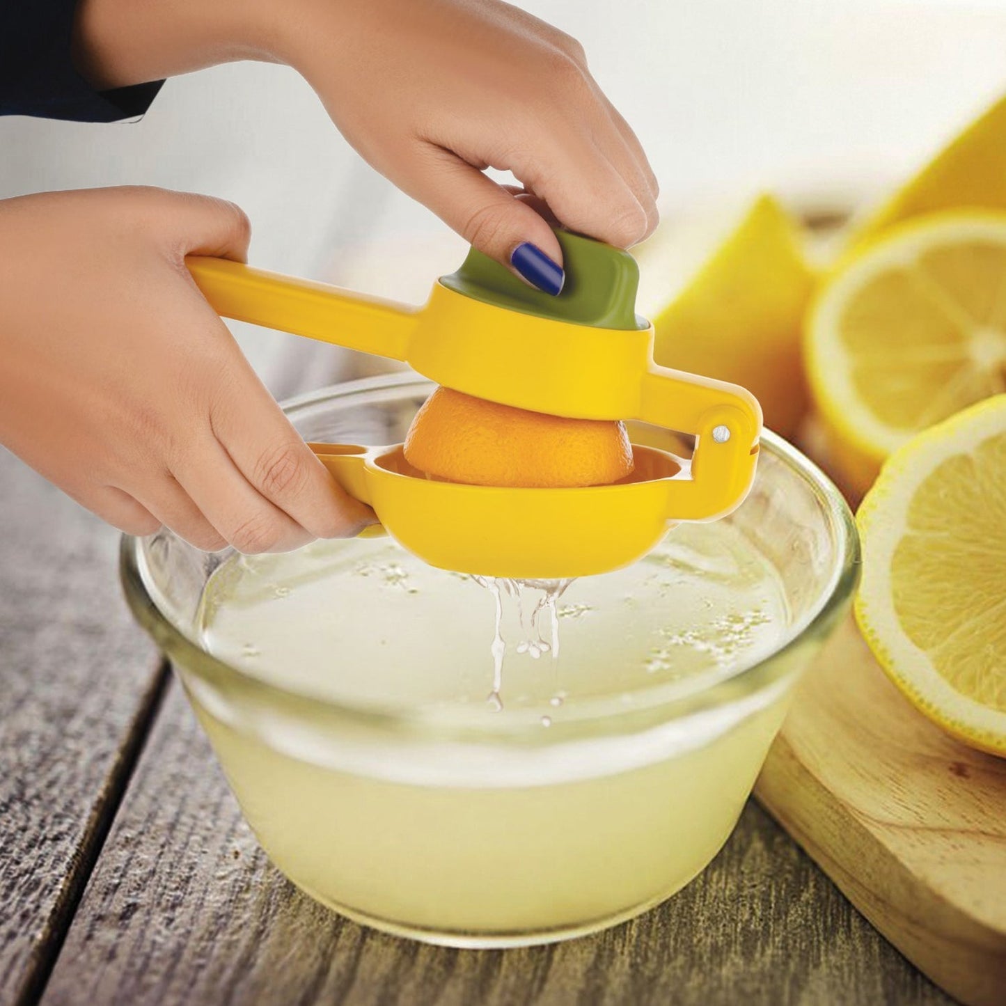 2771 Lemon Squeezer can be taken For Squeezing Lemons For Types Of Food Stuffs