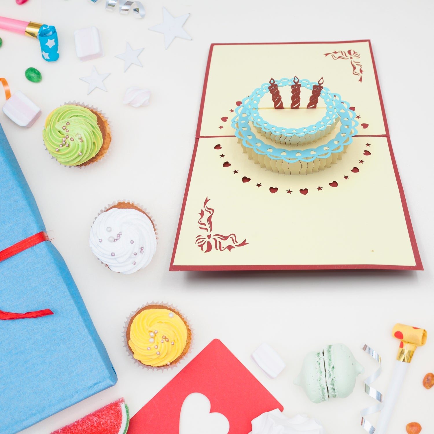 Birthday card with intricate 3D pop-up design