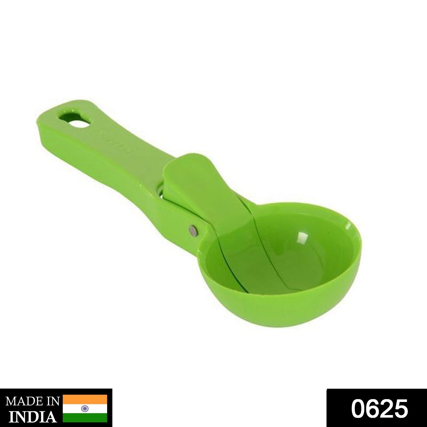 Ice cream scoop in green plastic, one piece.