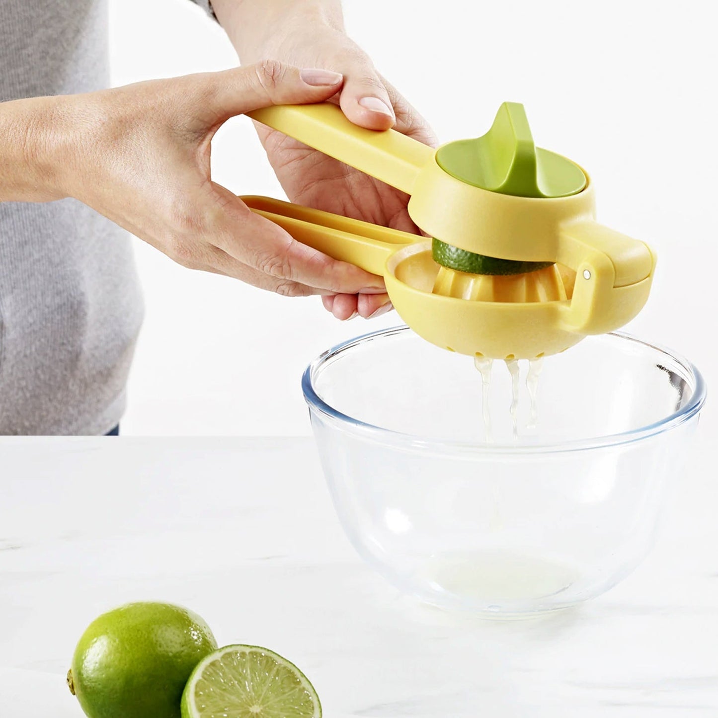 2771 Lemon Squeezer can be taken For Squeezing Lemons For Types Of Food Stuffs