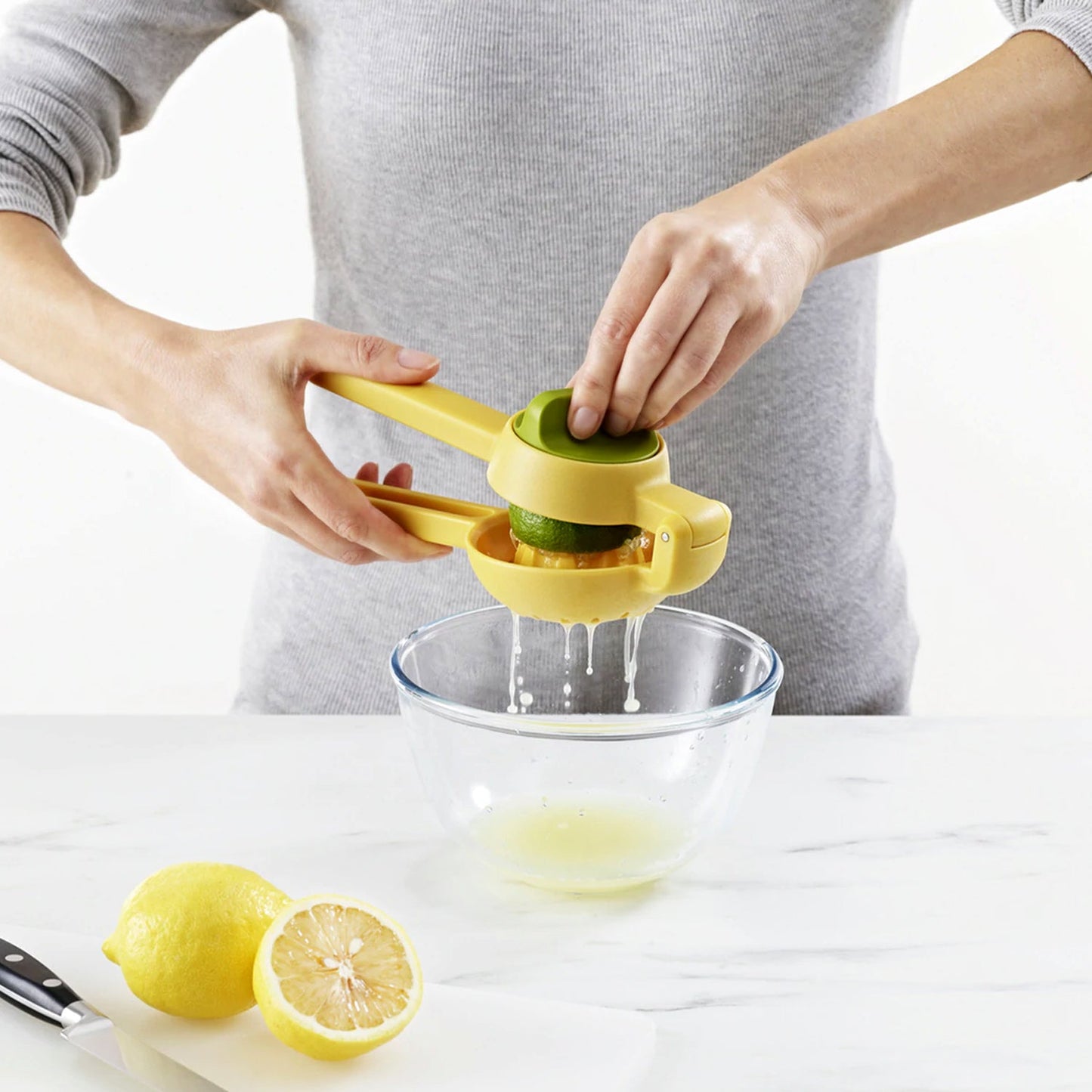 2771 Lemon Squeezer can be taken For Squeezing Lemons For Types Of Food Stuffs