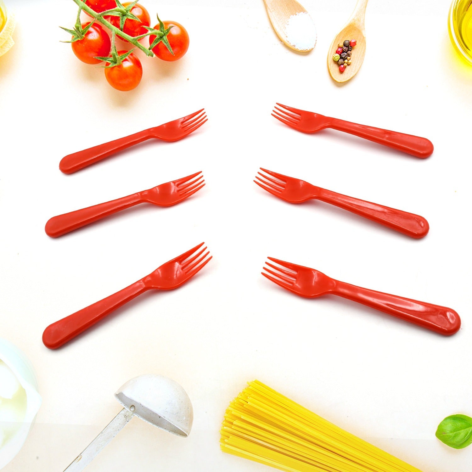 Easy-to-use plastic cutlery set for kids.