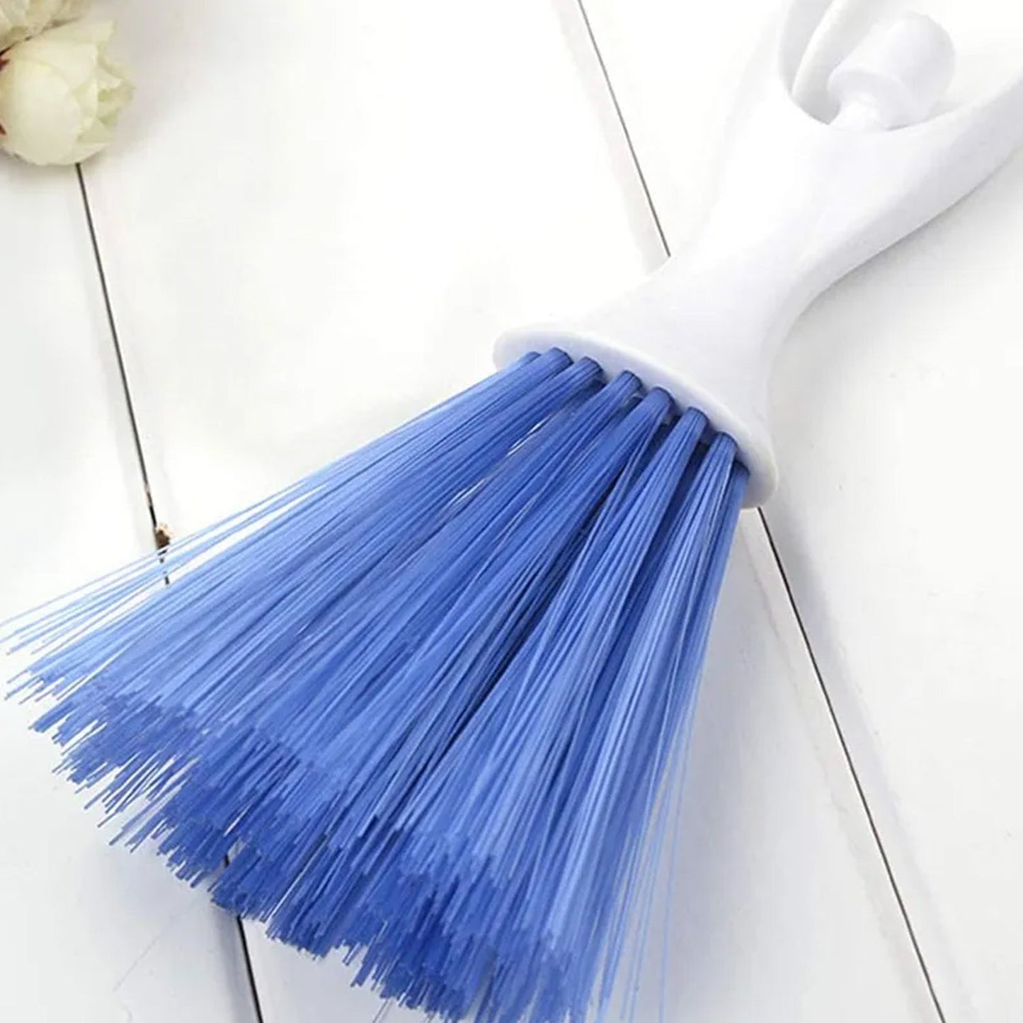 Dustpan set for easy cleaning and dirt removal from floor surfaces