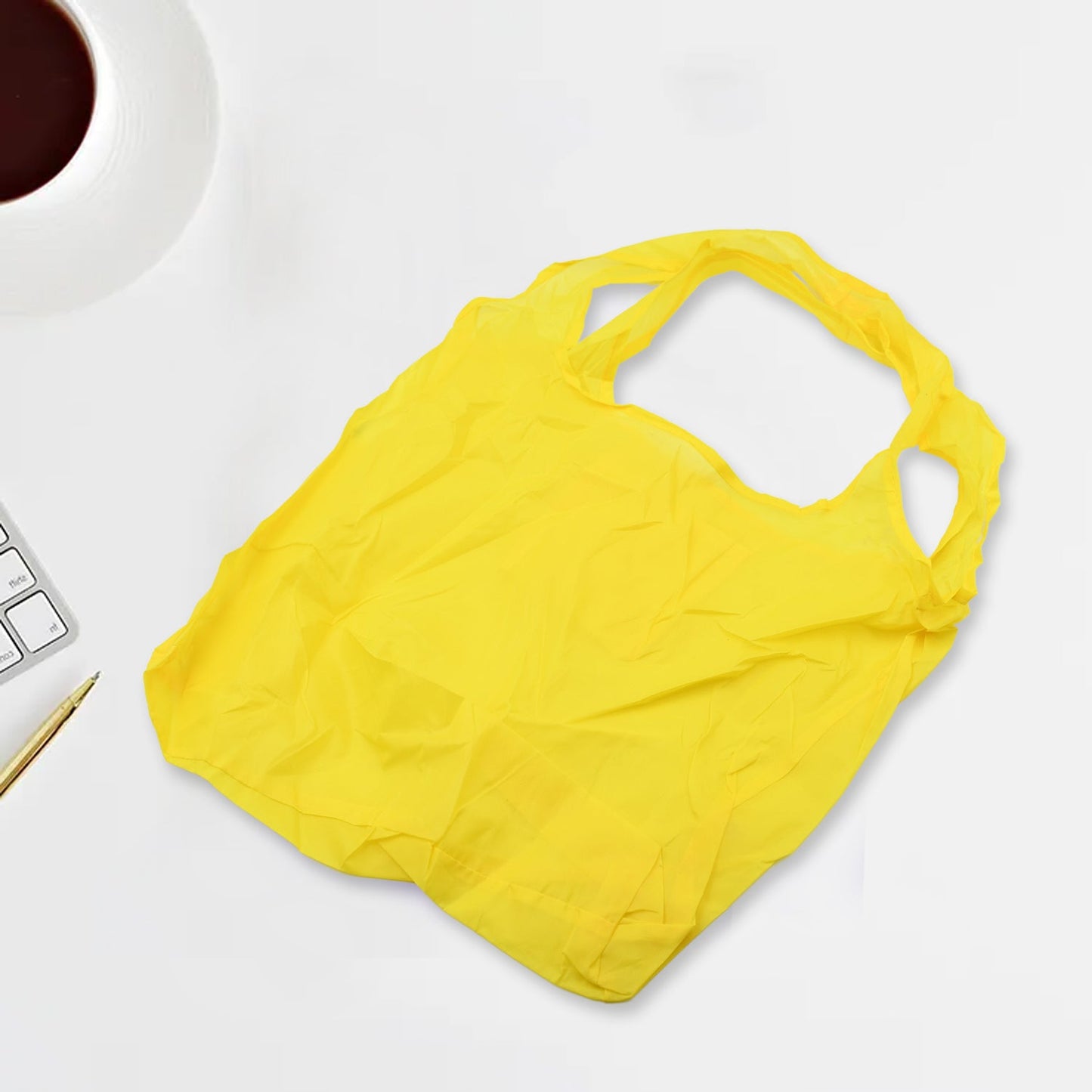 Reusable grocery bag with insulation, foldable and washable.