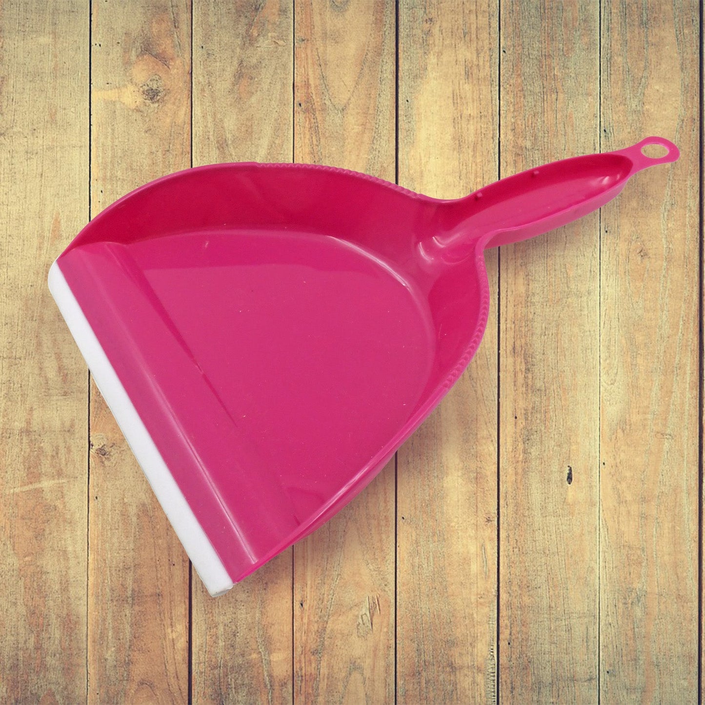 Mini dustpan and broom for efficient cleaning