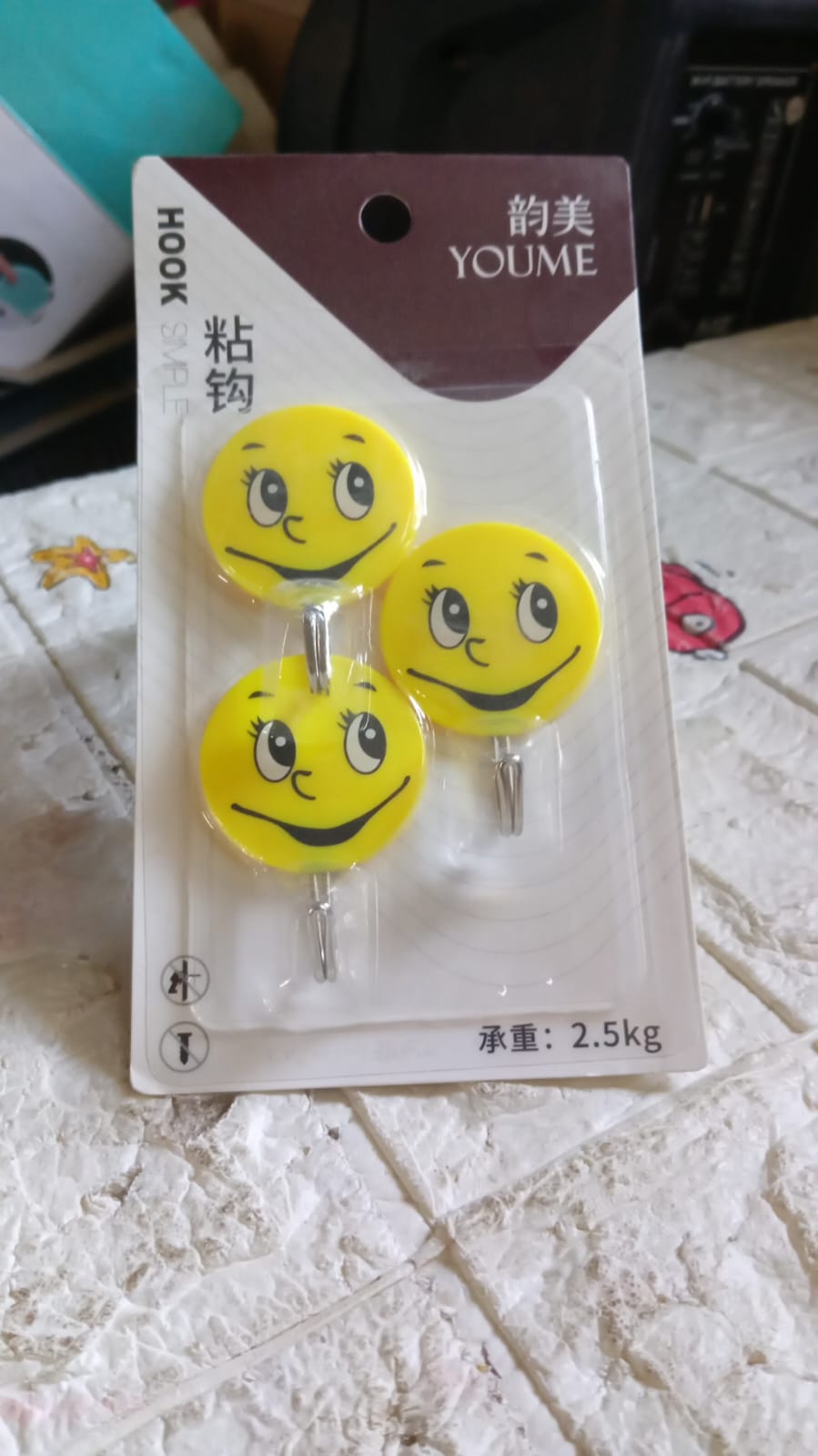 1702 3Pcs Self Adhesive Multipurpose Smiley Hooks For home Use