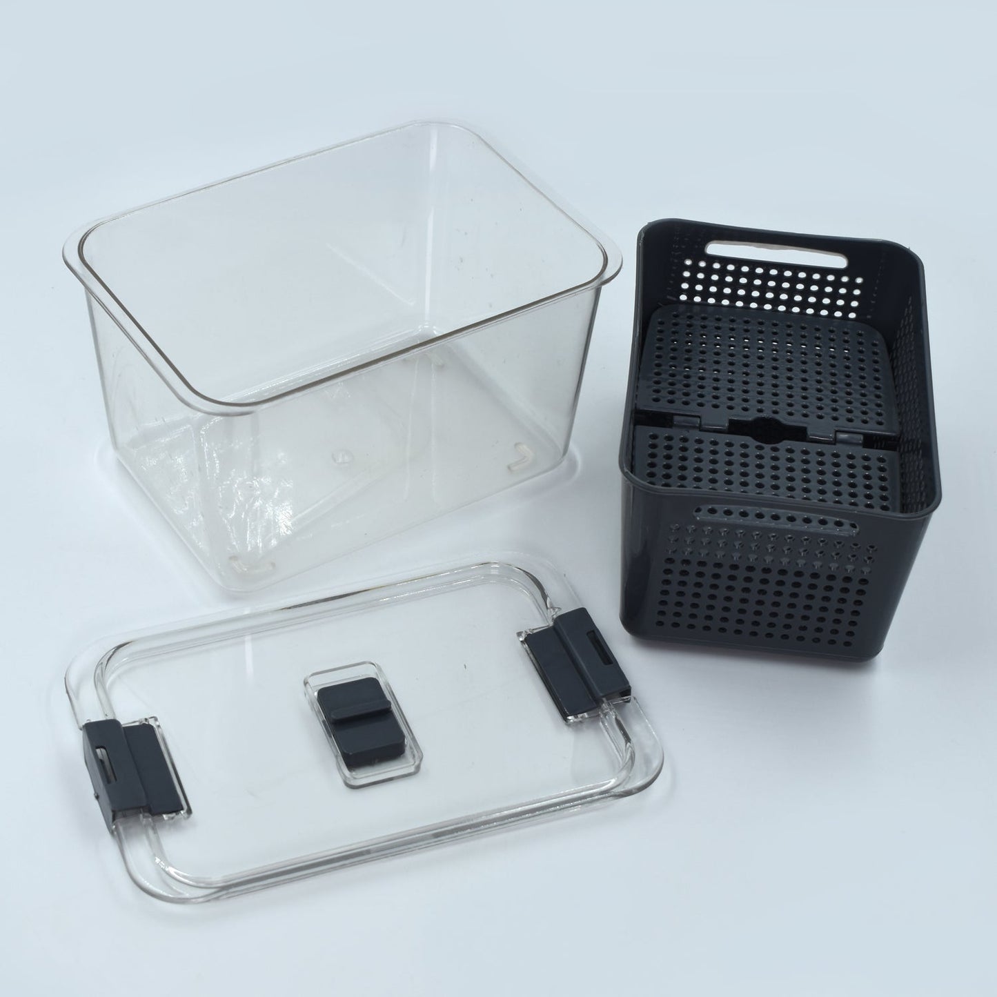 Sturdy silicone kitchen basket with an innovative folding mechanism.