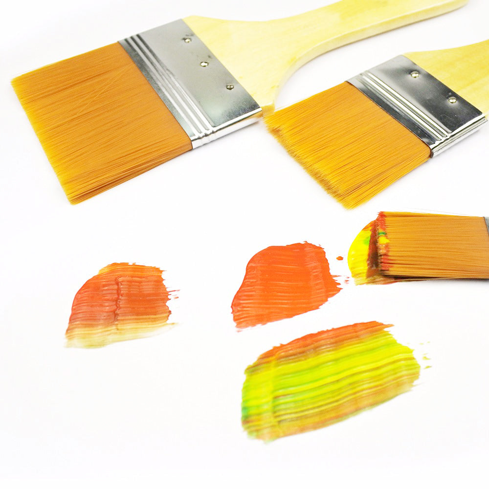 Smooth bristle flat brushes for fine art.