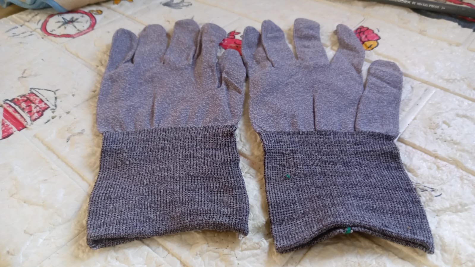 Food grade heat resistant work gloves